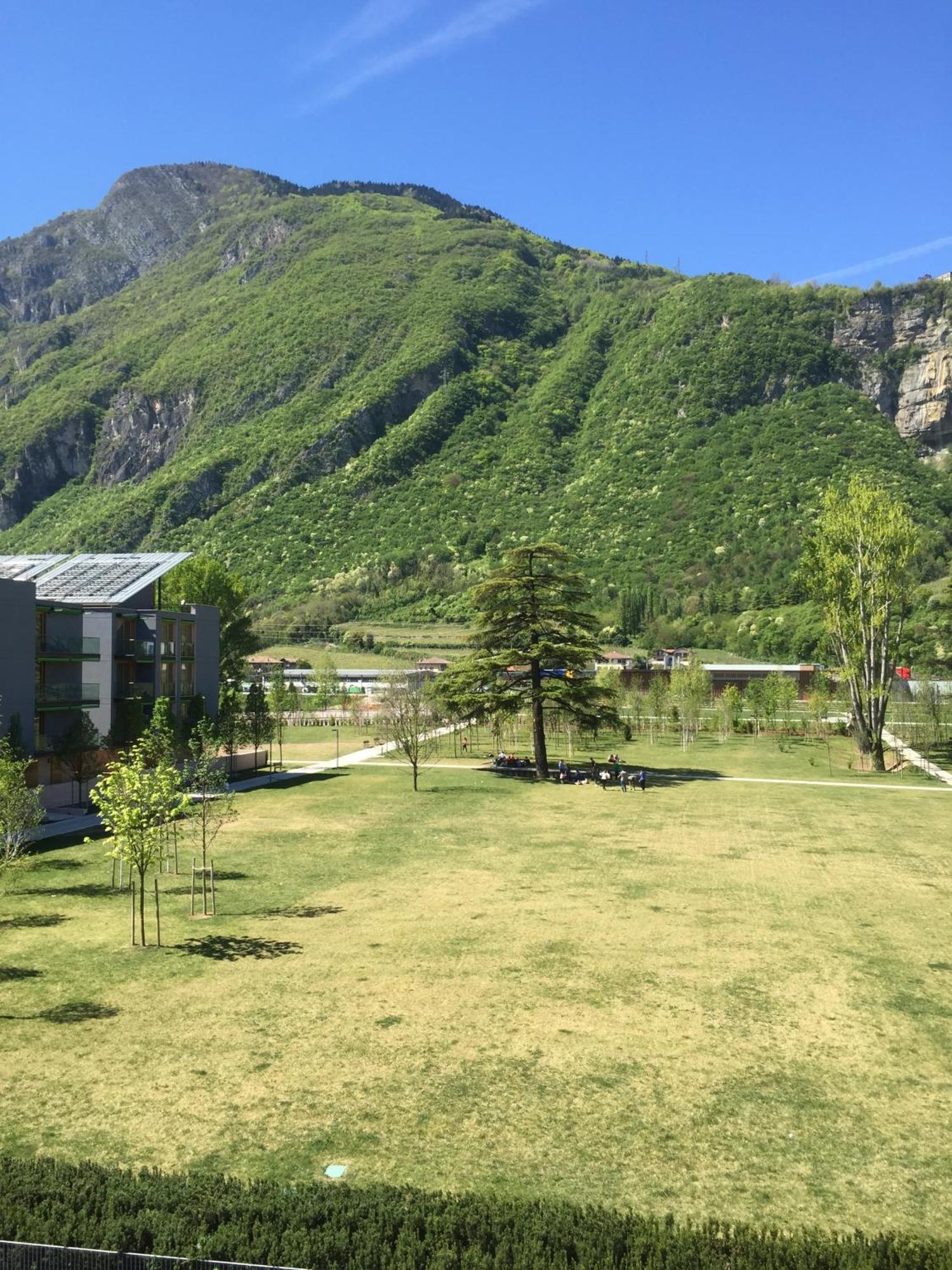 Komodo Short Stay Apartments Trento Oda fotoğraf